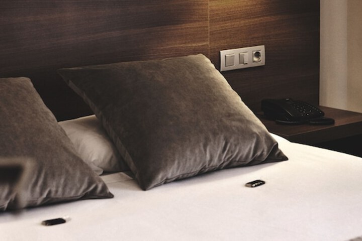 Room 5 of 108
