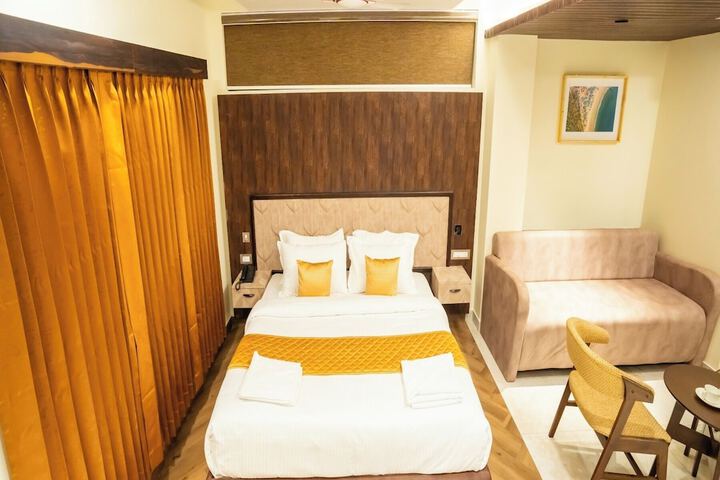 Room 28 of 136