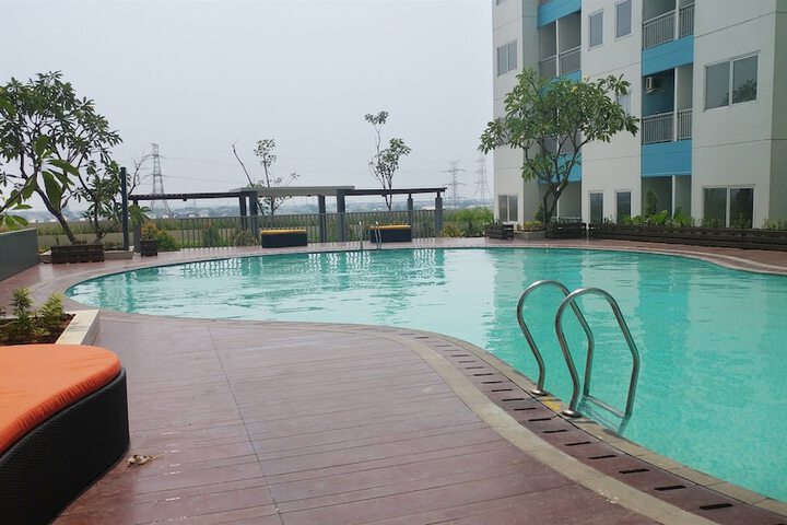 Hotel with Pool
