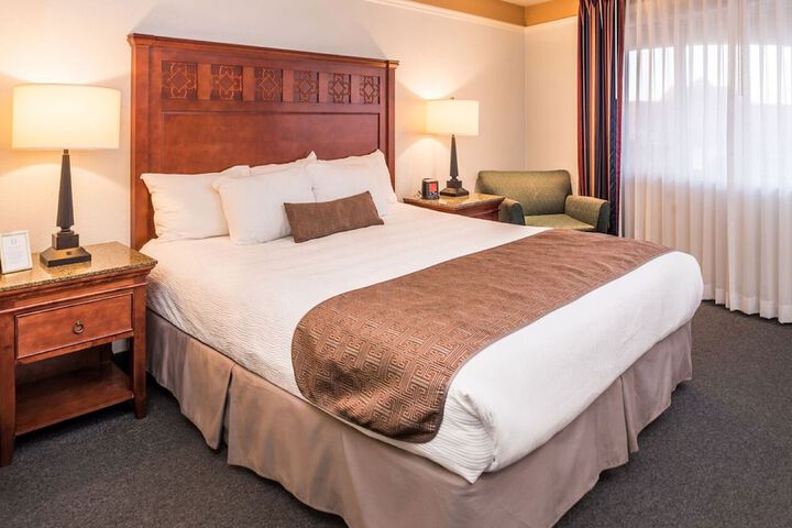 1 Queen Bed (1 of 18)