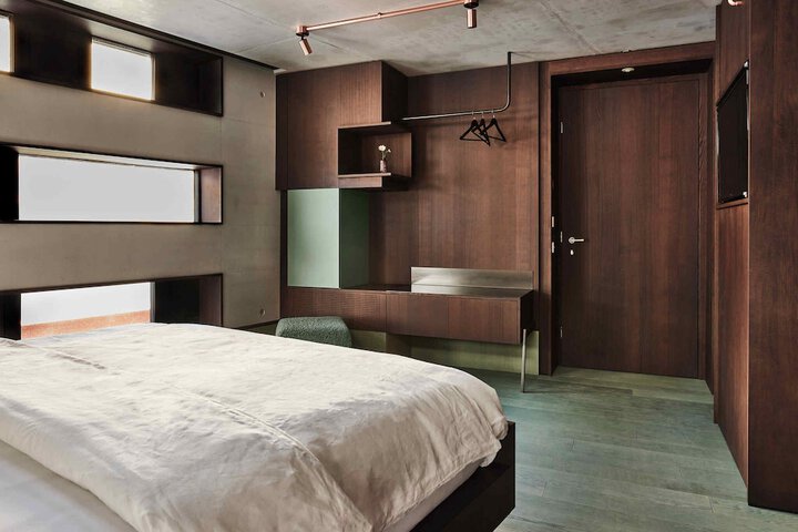 Room 12 of 43
