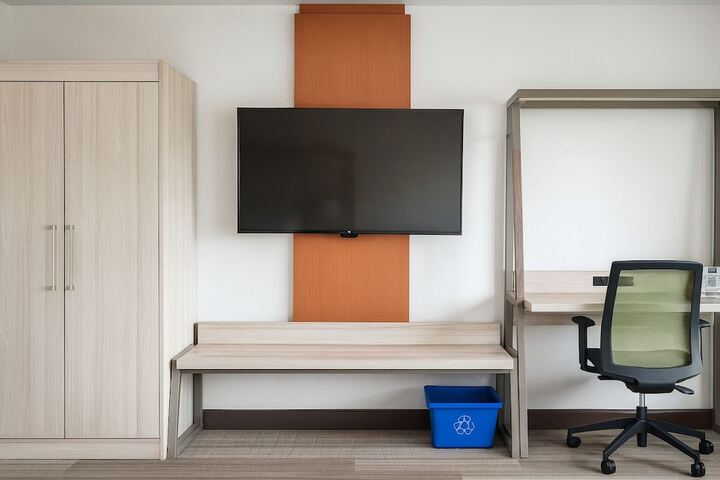 Room 16 of 74