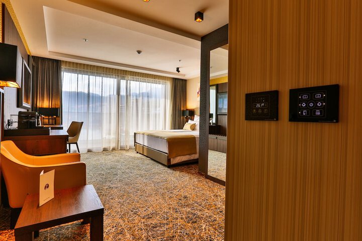 Room 16 of 53