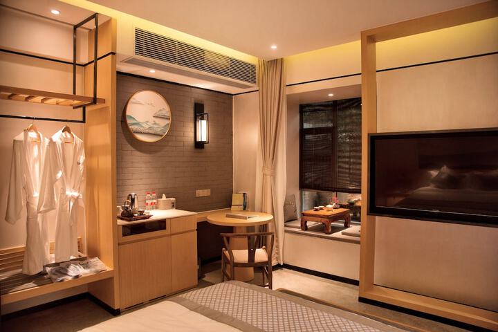 Room 4 of 46