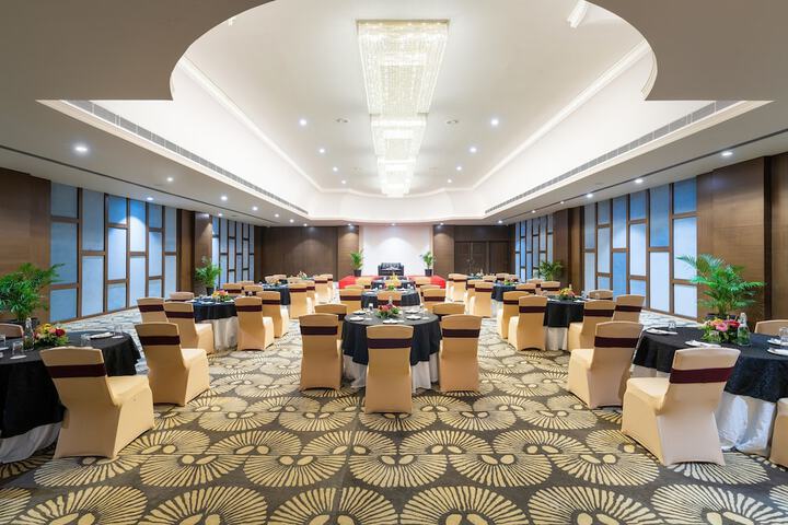 Ballroom/Hall 42 of 53