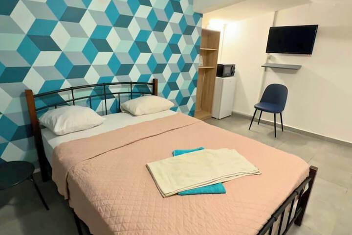 Room 7 of 33
