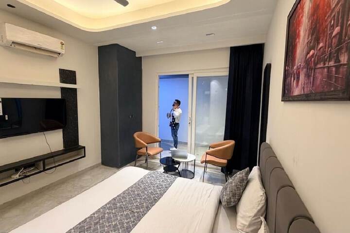 Room 14 of 32