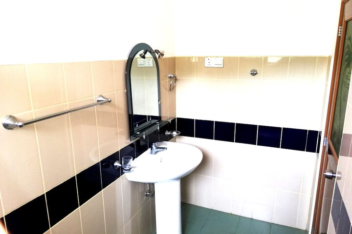 Room 11 of 25