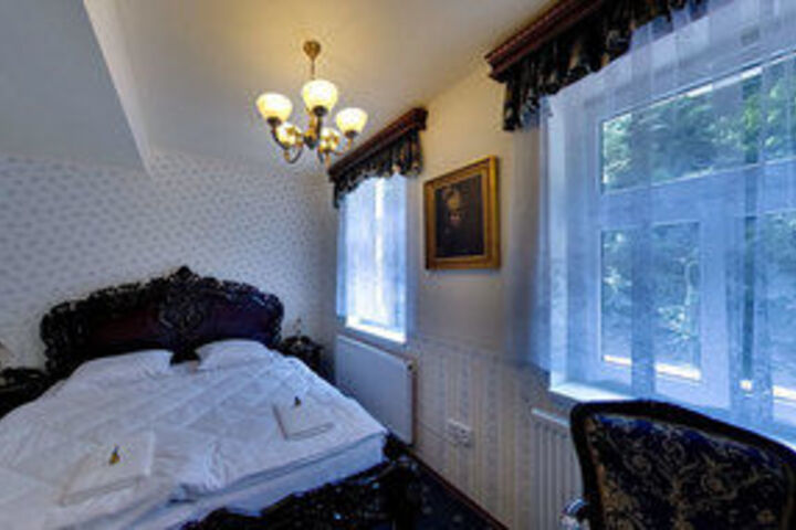 Room 18 of 34