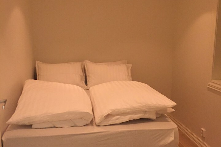 Room 2 of 17