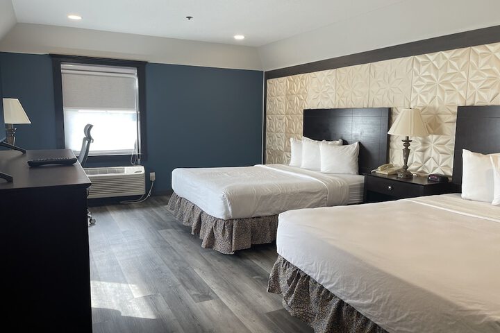 1 Queen Bed Deluxe Room (28 of 32)