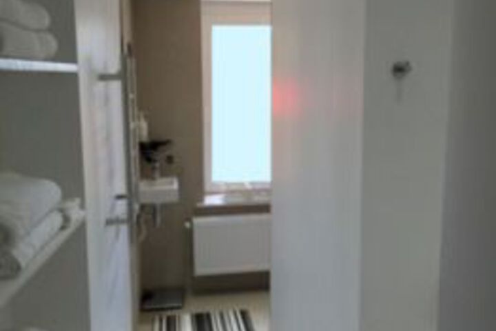 Room 2 of 20