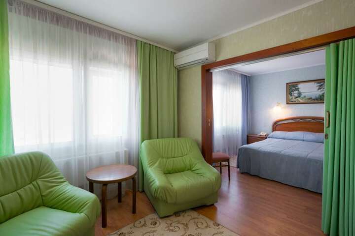 Room 10 of 44