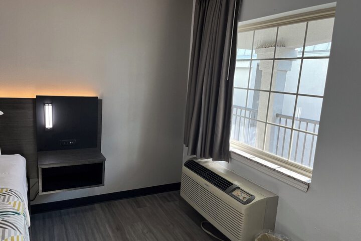 Room 12 of 25