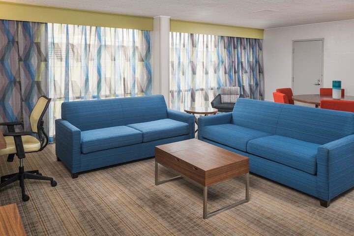 1 King 1 Bedroom Suite Sofa Bed (1 of 7)