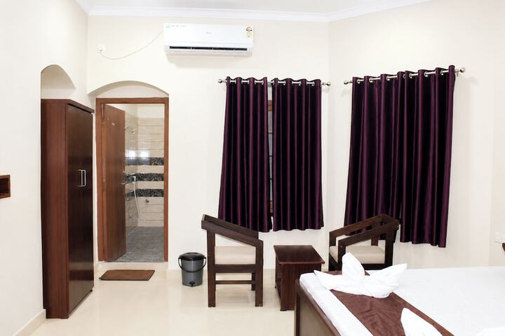 Room 6 of 10