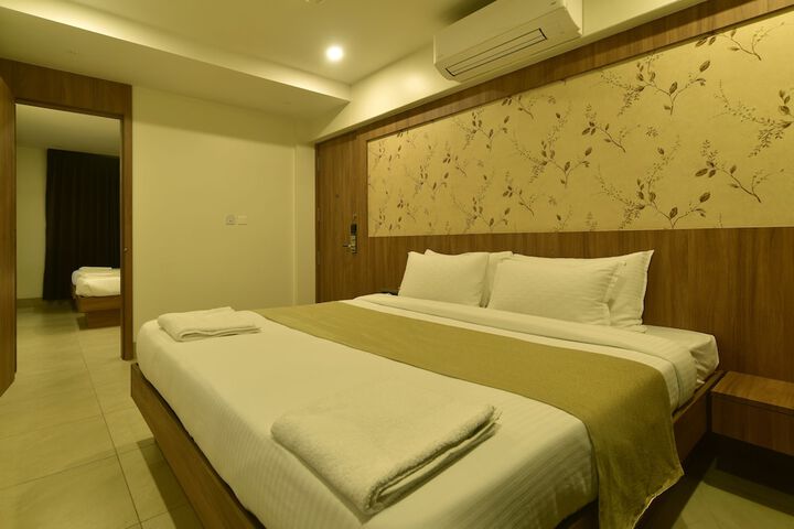 Room 8 of 16