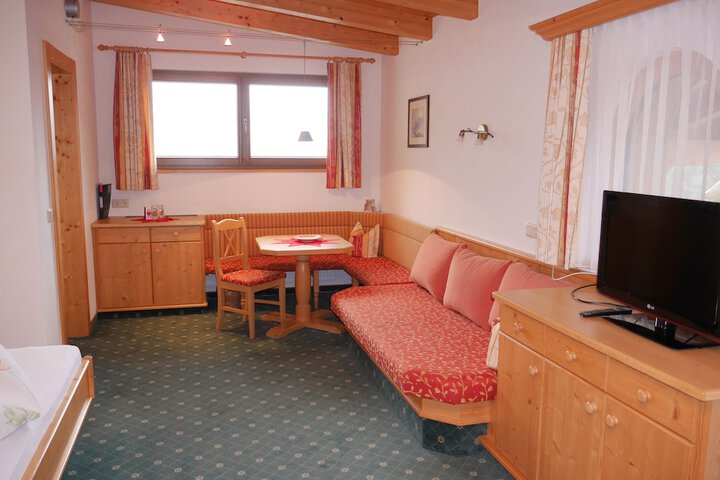 Room 5 of 43