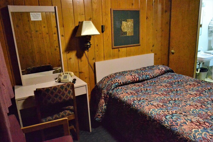 Room 37 of 81