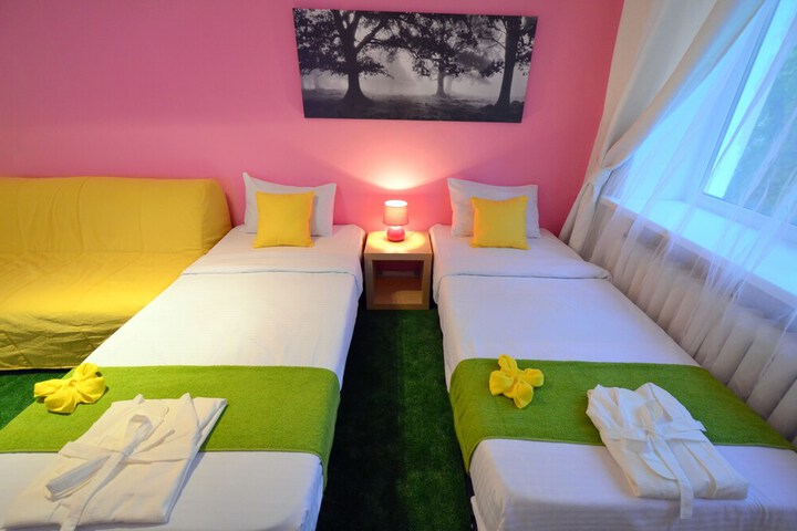 Room 13 of 27