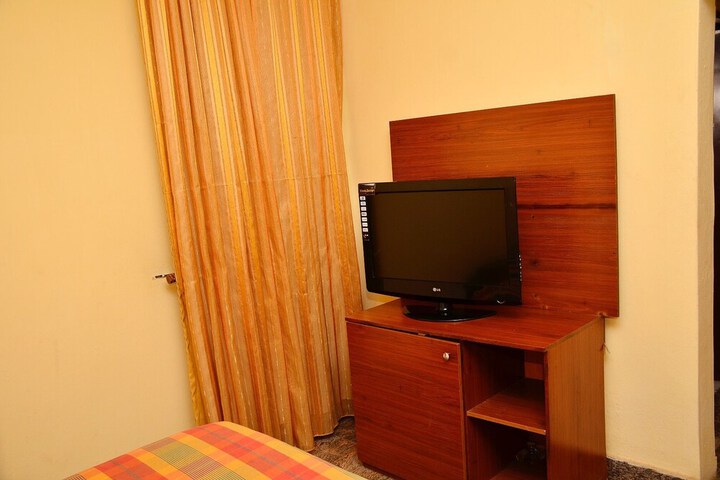 Room 8 of 94