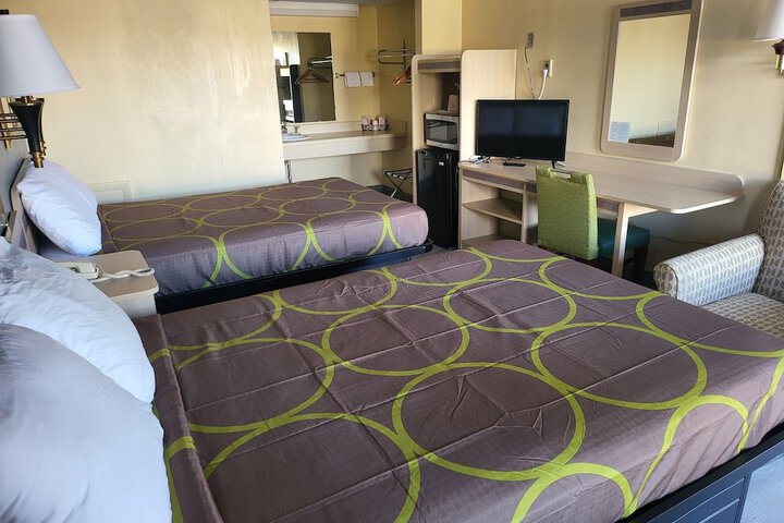 2 Double Beds (8 of 17)