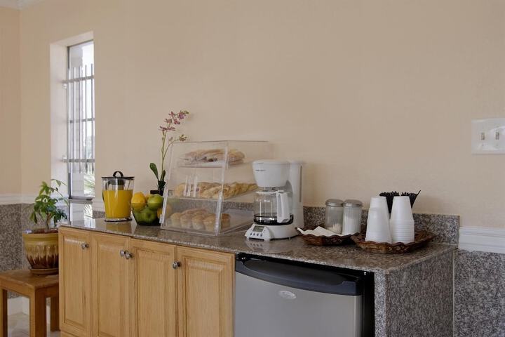 Breakfast/Coffee Service 17 of 17