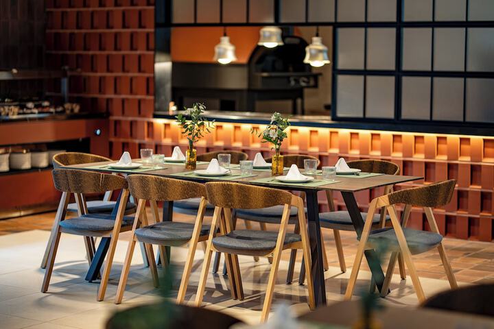 Dining 65 of 137