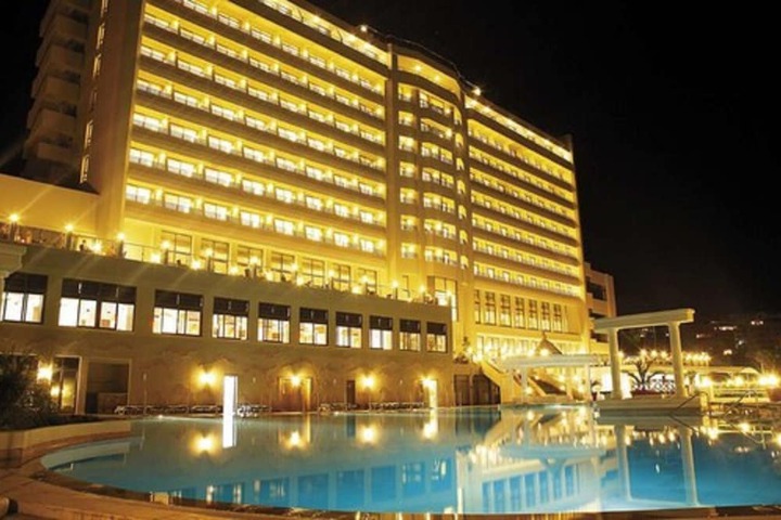 Hotel Pool