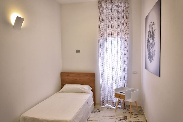 Room 36 of 212