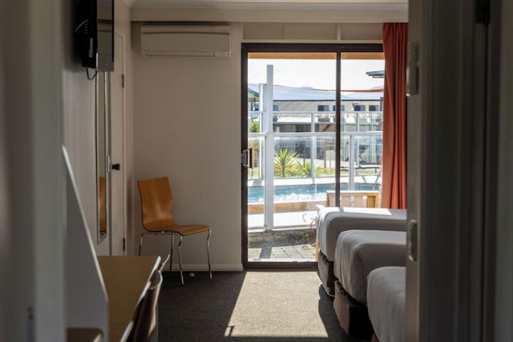 Room 12 of 38