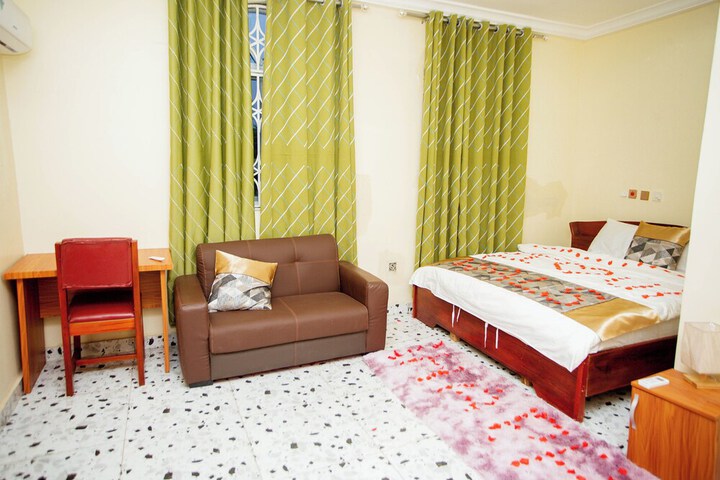 Room 7 of 13