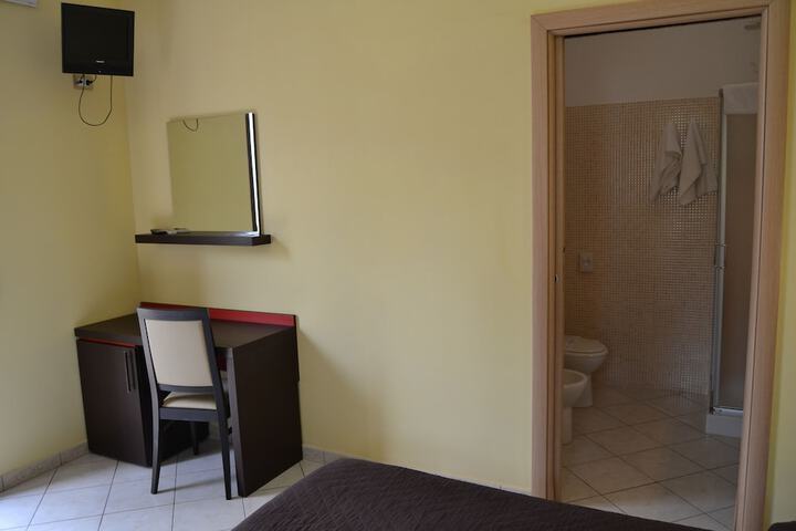 Room 12 of 50