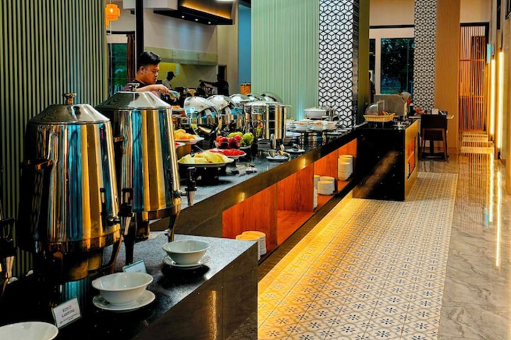 Dining 106 of 148