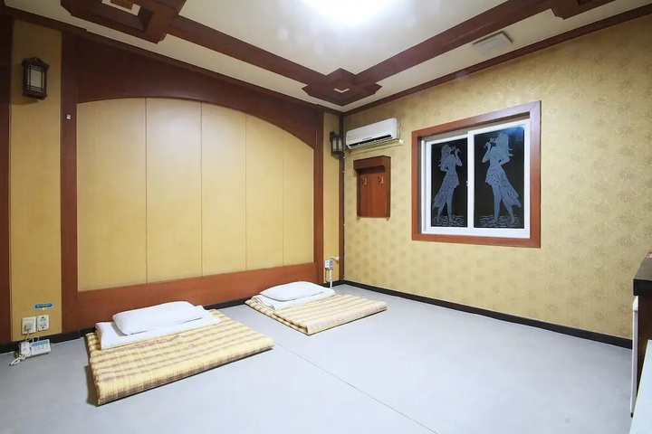 Room 3 of 26