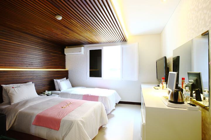Room 19 of 47