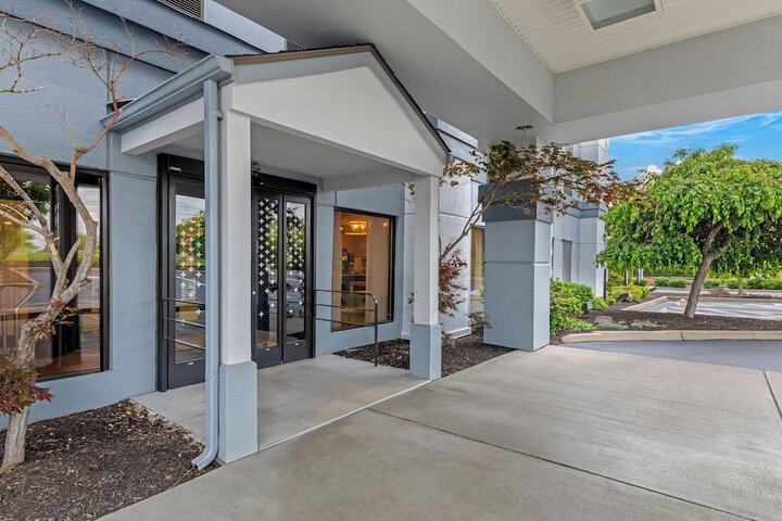 Hotel Entry