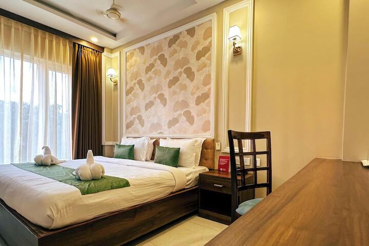 Room 3 of 37