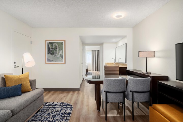 Room 43 of 107