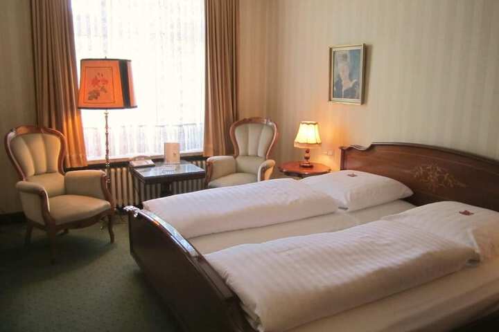 Room 5 of 13