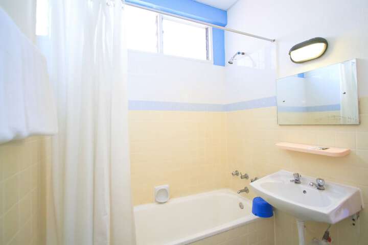 Room 35 of 60