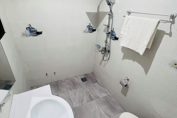 Room 102 of 137