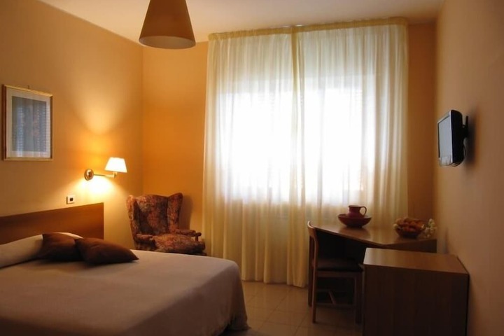 Room 18 of 37