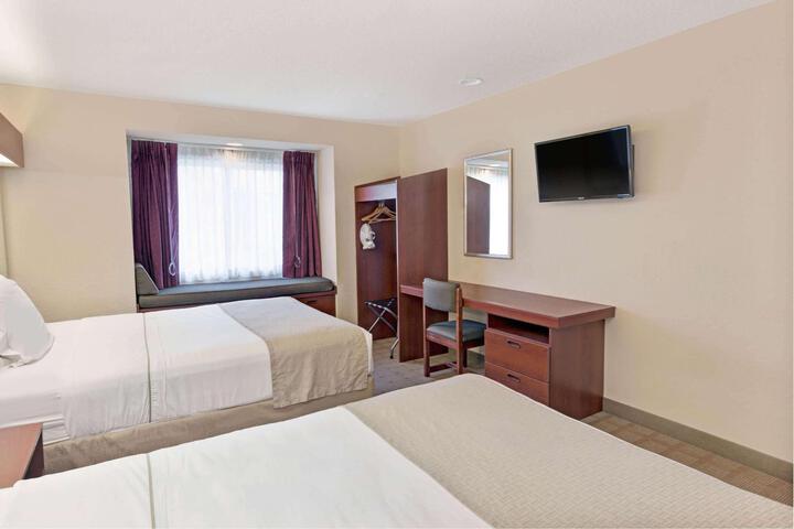 1 Queen Bed (4 of 19)