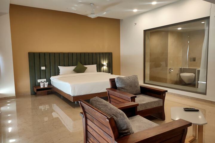 Room 7 of 32