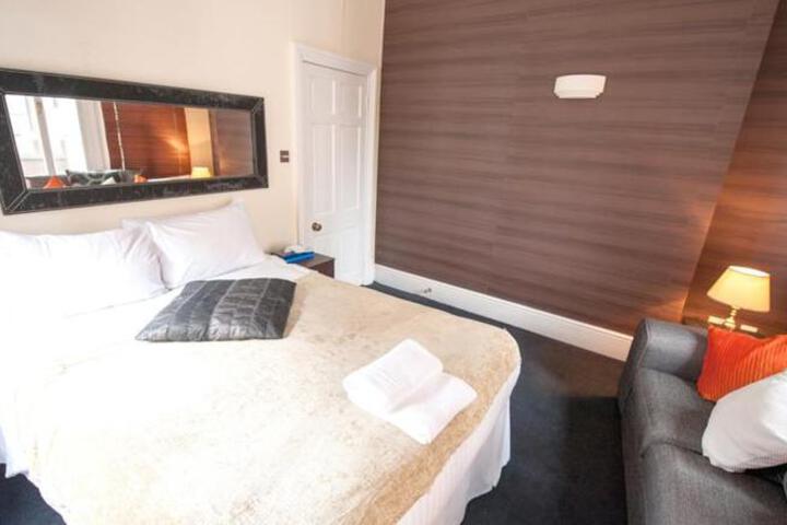 Room 10 of 10