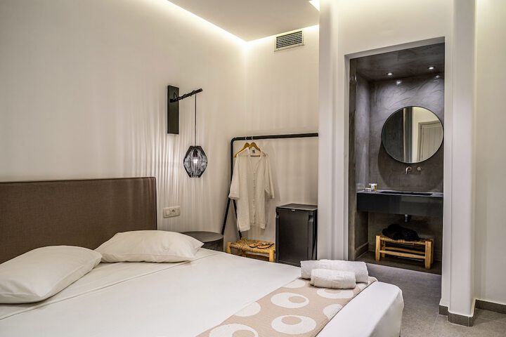 Room 25 of 99