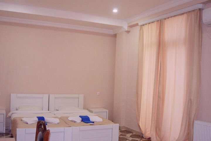Room 8 of 50
