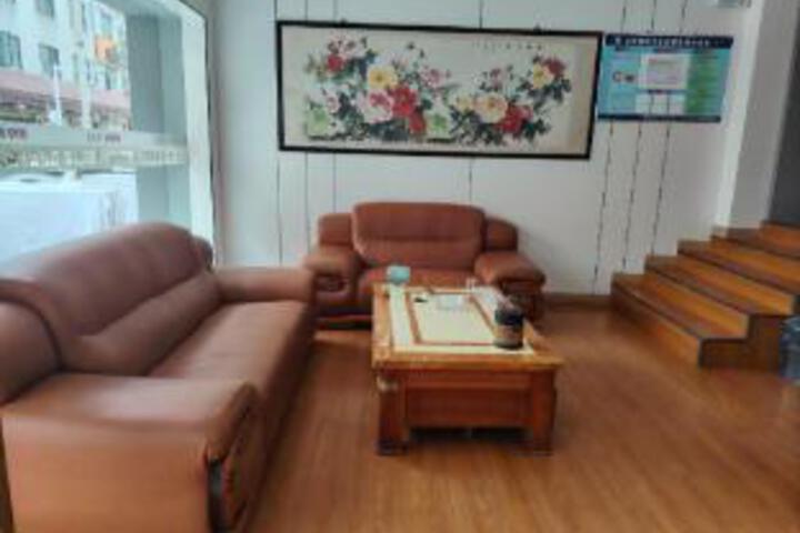 Longnan Tianju Business Hotel