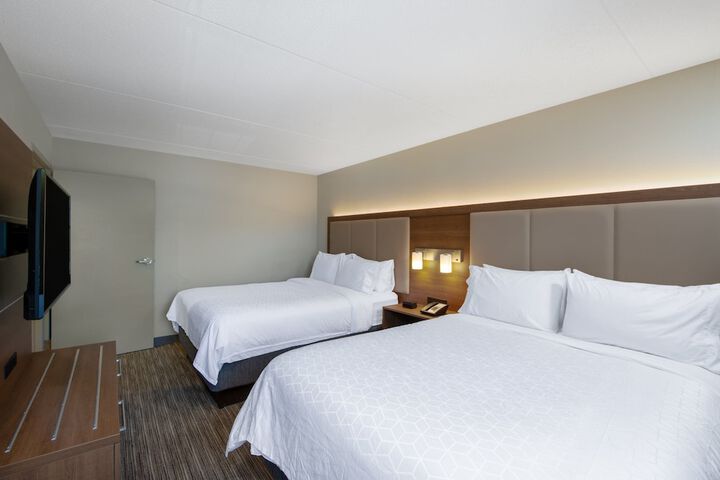 Standard 2 Queen Beds Accessible (5 of 17)